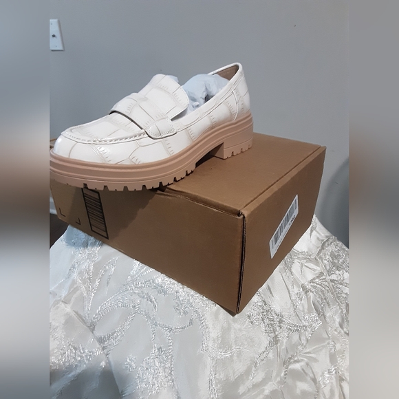 #87 NIB WOMEN'S CREAM GATOR STACKED LOAFER SIZE 7 1/2M - Picture 3 of 5